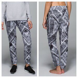 Lululemon Namaskar Pant II Sz 6 Heat Wave White Black